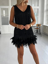 Vestido corto con lentejuelas, flecos y plumas 23117
