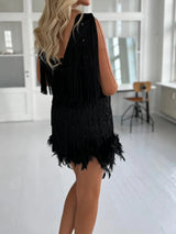Vestido corto con lentejuelas, flecos y plumas 23117