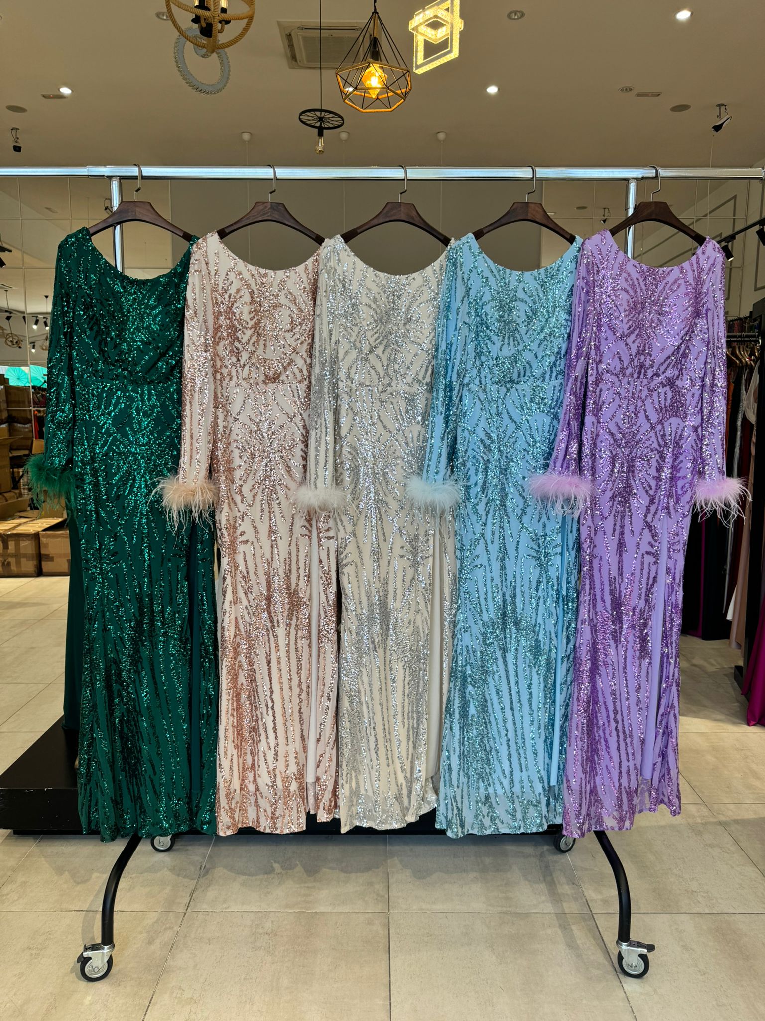 Vestido largo, con mangas y lentejuelas 31219