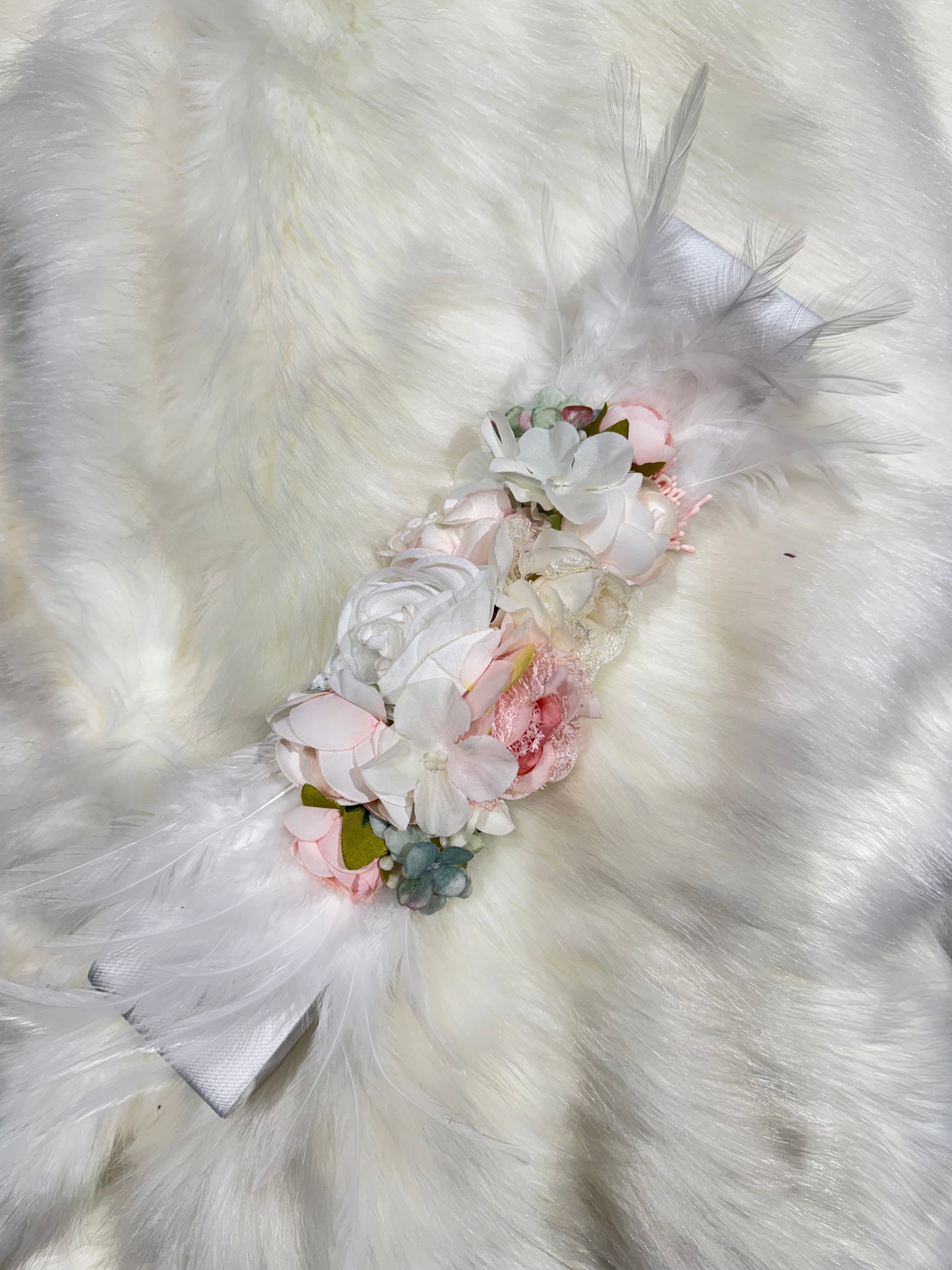 Cinturon goma flores y plumas 0008