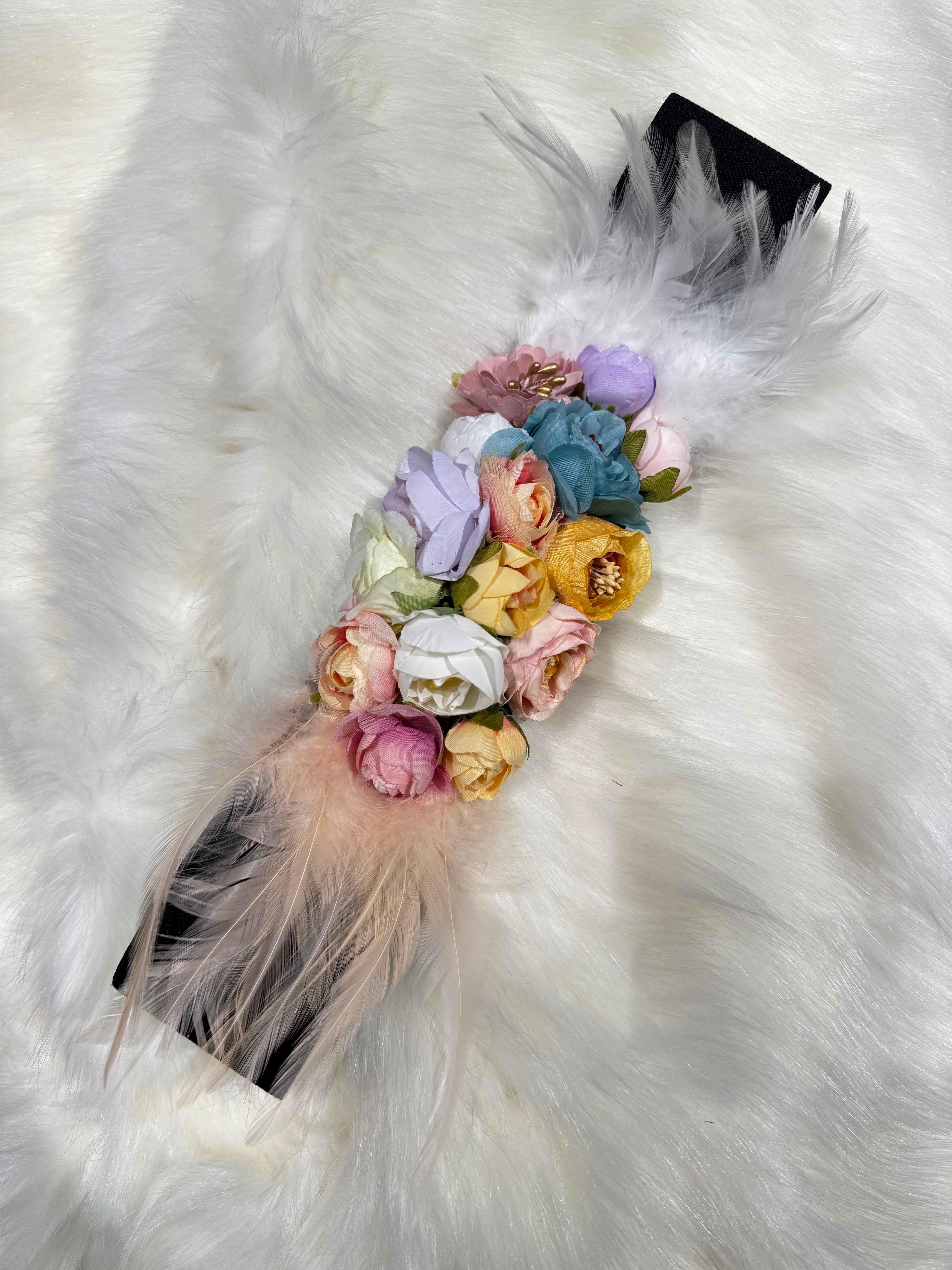 Cinturon goma flores y plumas 0008