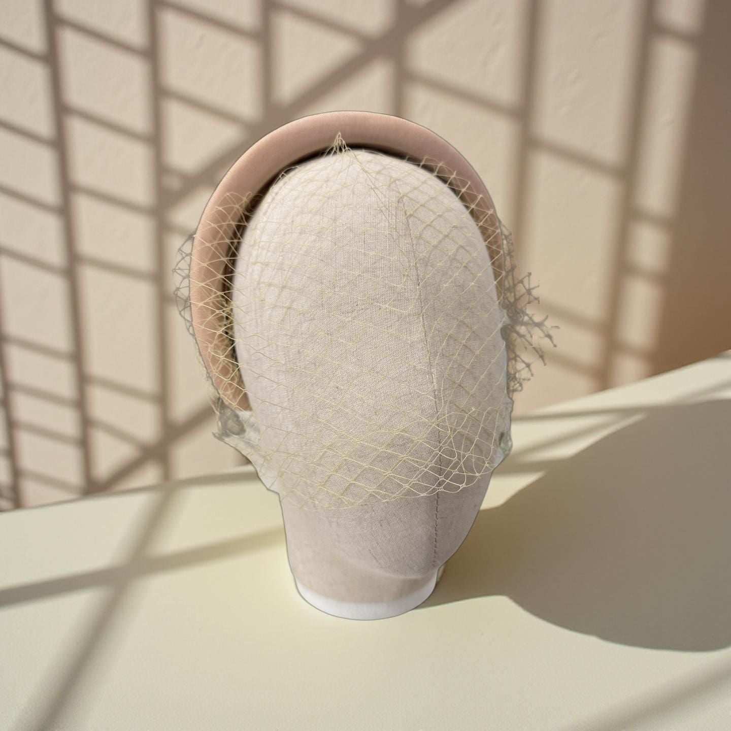 Diadema con rejilla D-001