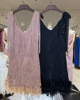 Vestido corto con lentejuelas, flecos y plumas 23117