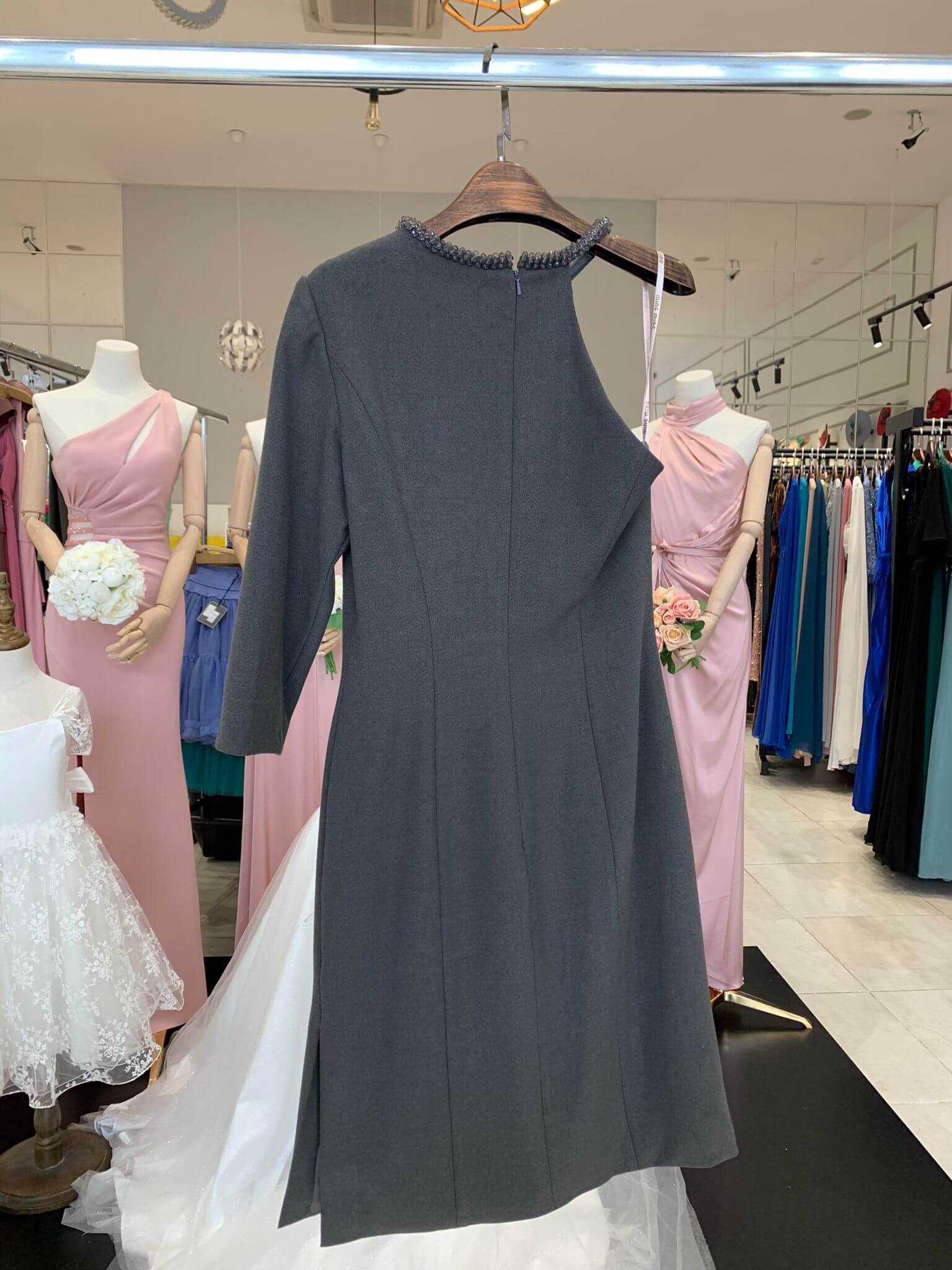 Vestido corto de una manga MM07-1