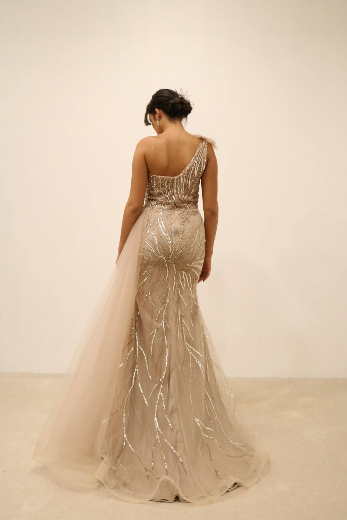 Vestido de un hombro con bordado de pedreria TL-5008