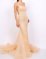 Vestido largo bordado de pedreria F8010