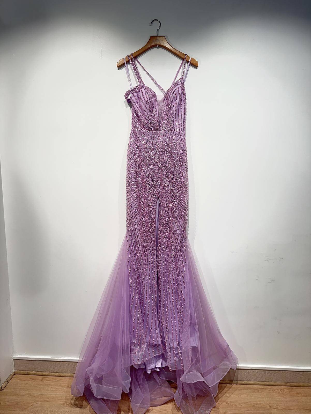 Vestido largo con bordado de pedreria F8050