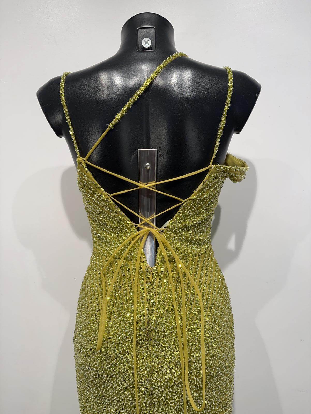 Vestido largo con bordado de pedreria F8050