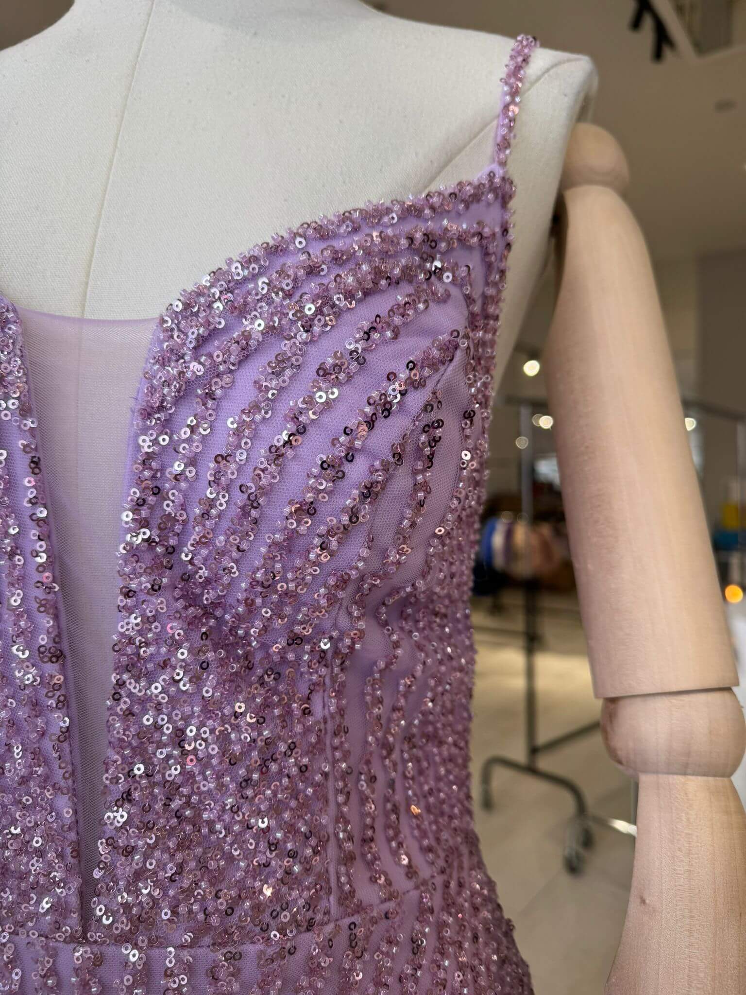 Vestido largo con bordado de pedreria F8050