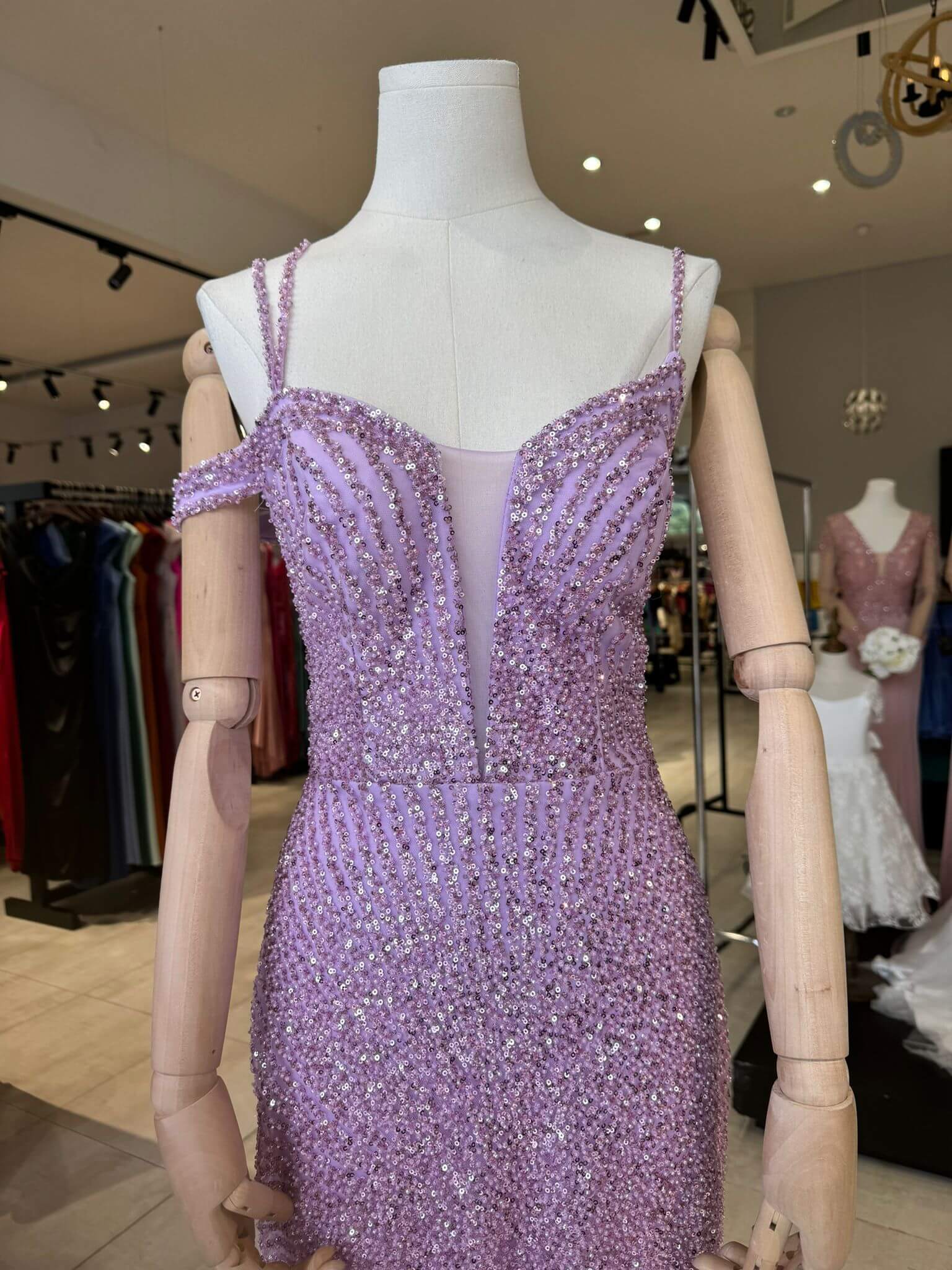 Vestido largo con bordado de pedreria F8050