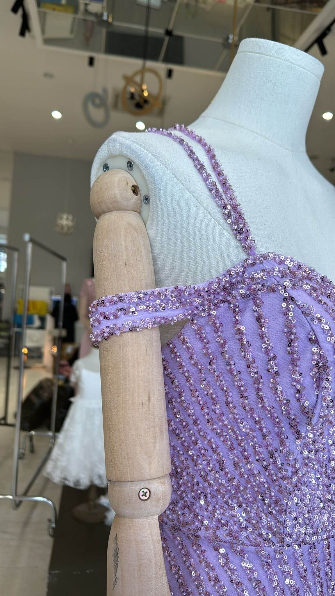 Vestido largo con bordado de pedreria F8050