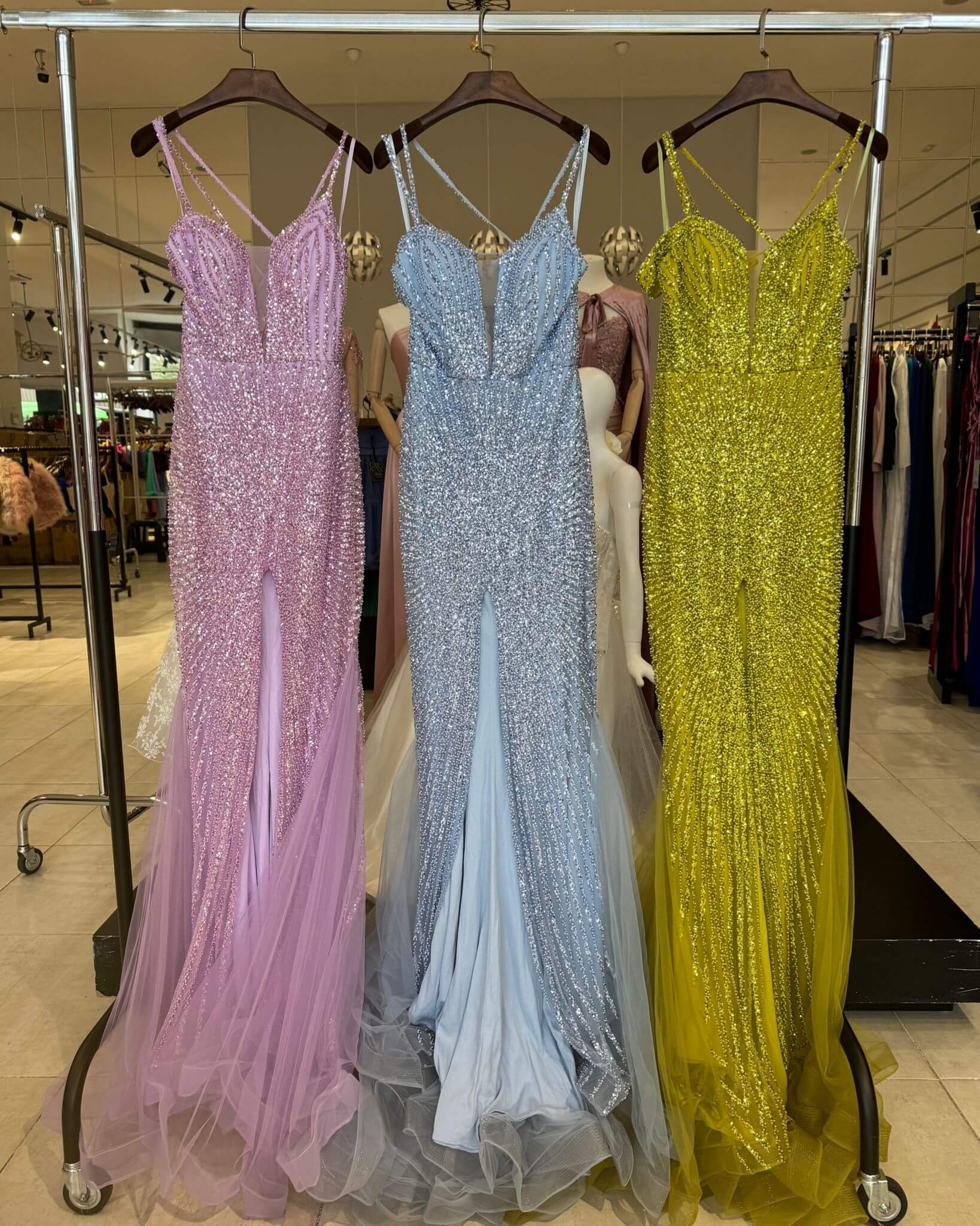 Vestido largo con bordado de pedreria F8050