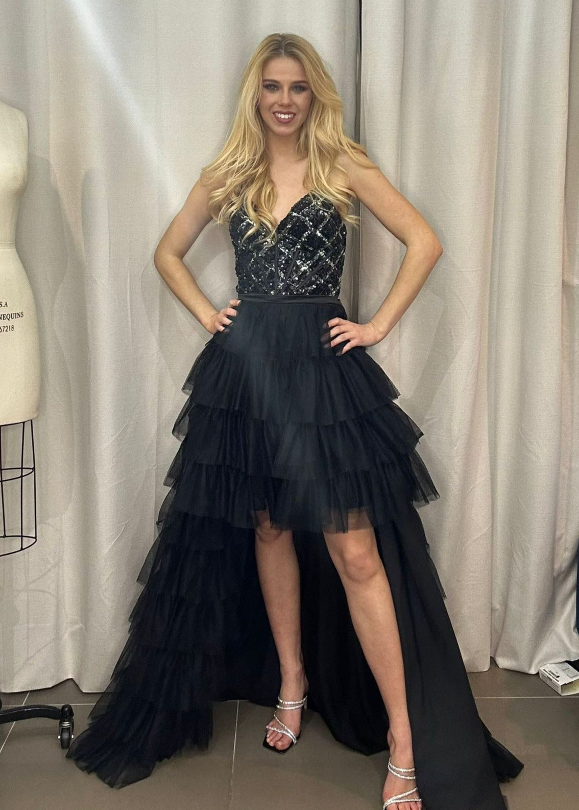 Vestido asimetrico de tul y lentuejuela 23525