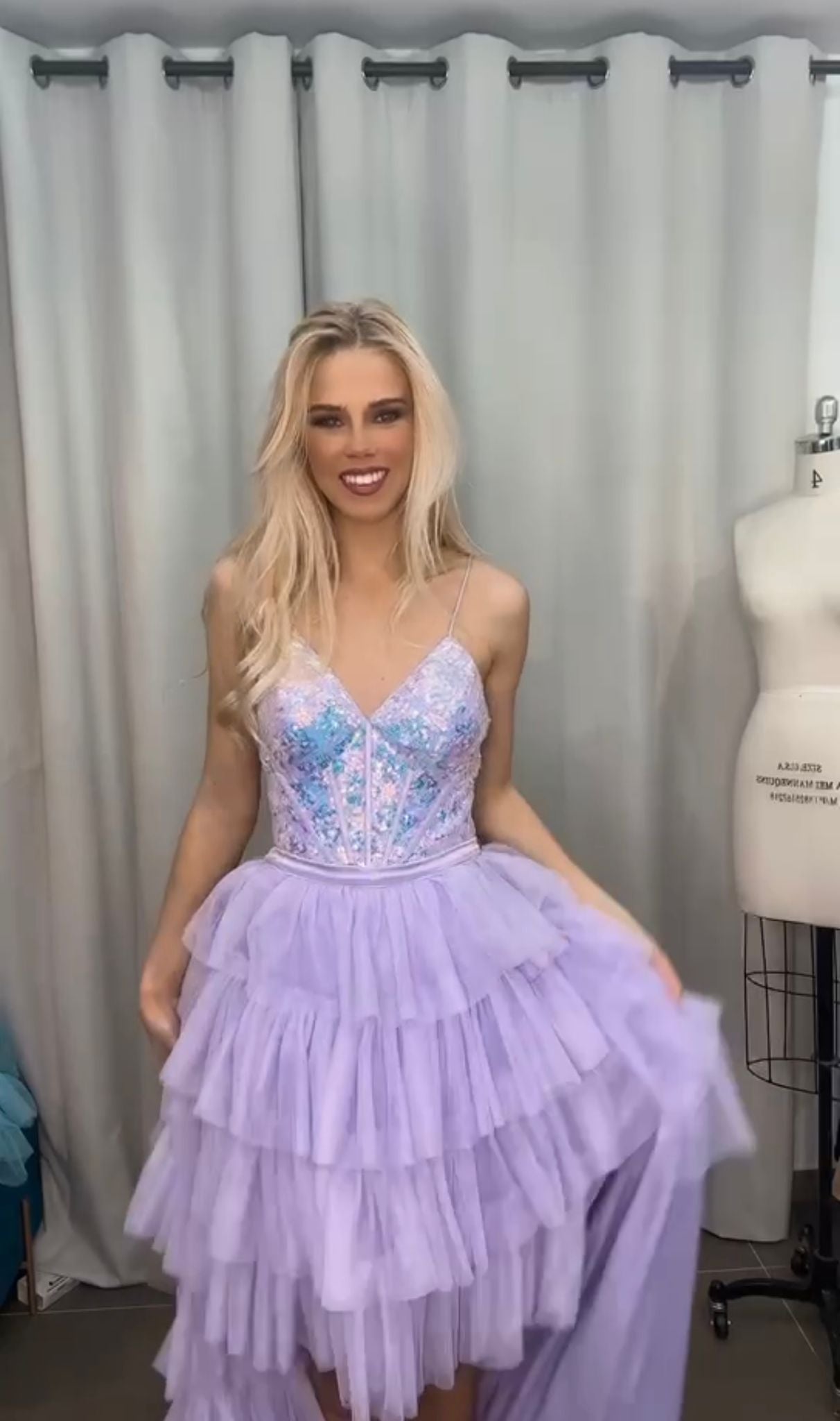 Vestido asimetrico de tul y lentuejuela 23525