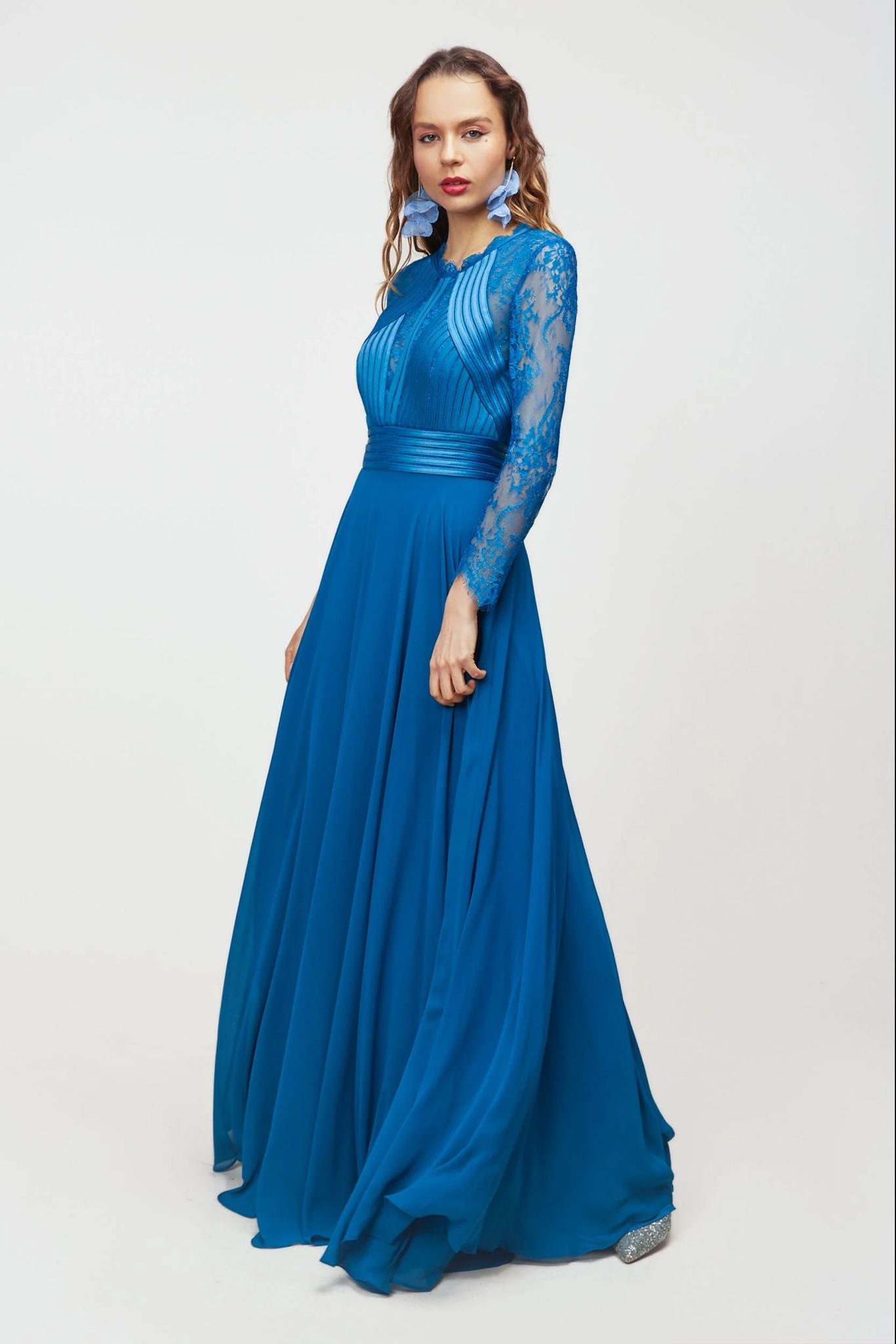 Long dress with sleeves 21096