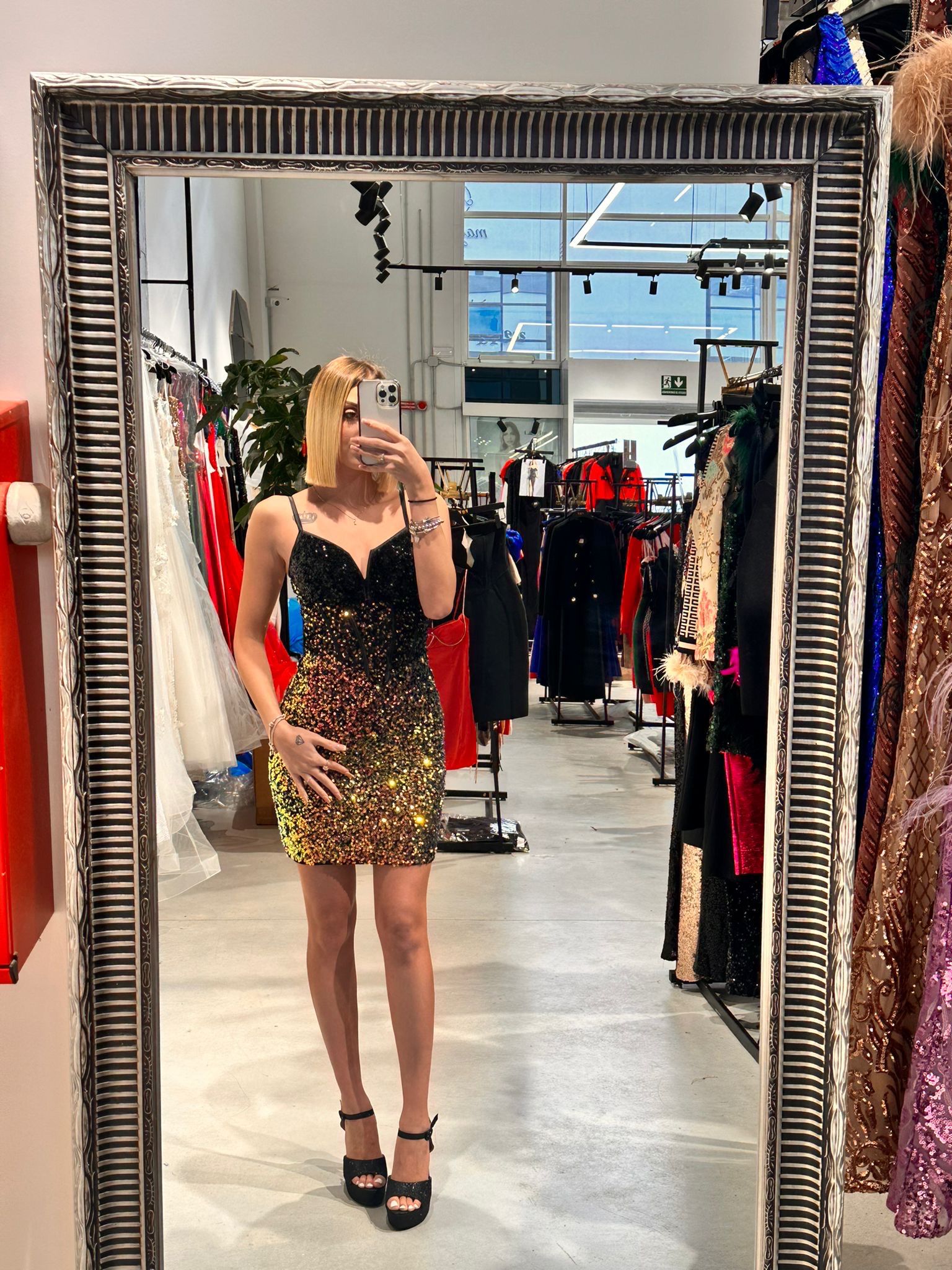 Short dress with sequins 512150