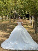 Vestido de novia con cola T4568
