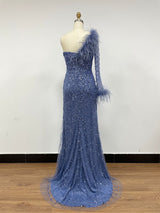 Vestido bordado con pedreria y plumas TL-5001