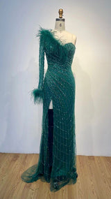 Vestido bordado con pedreria y plumas TL-5001