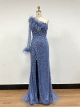 Vestido bordado con pedreria y plumas TL-5001