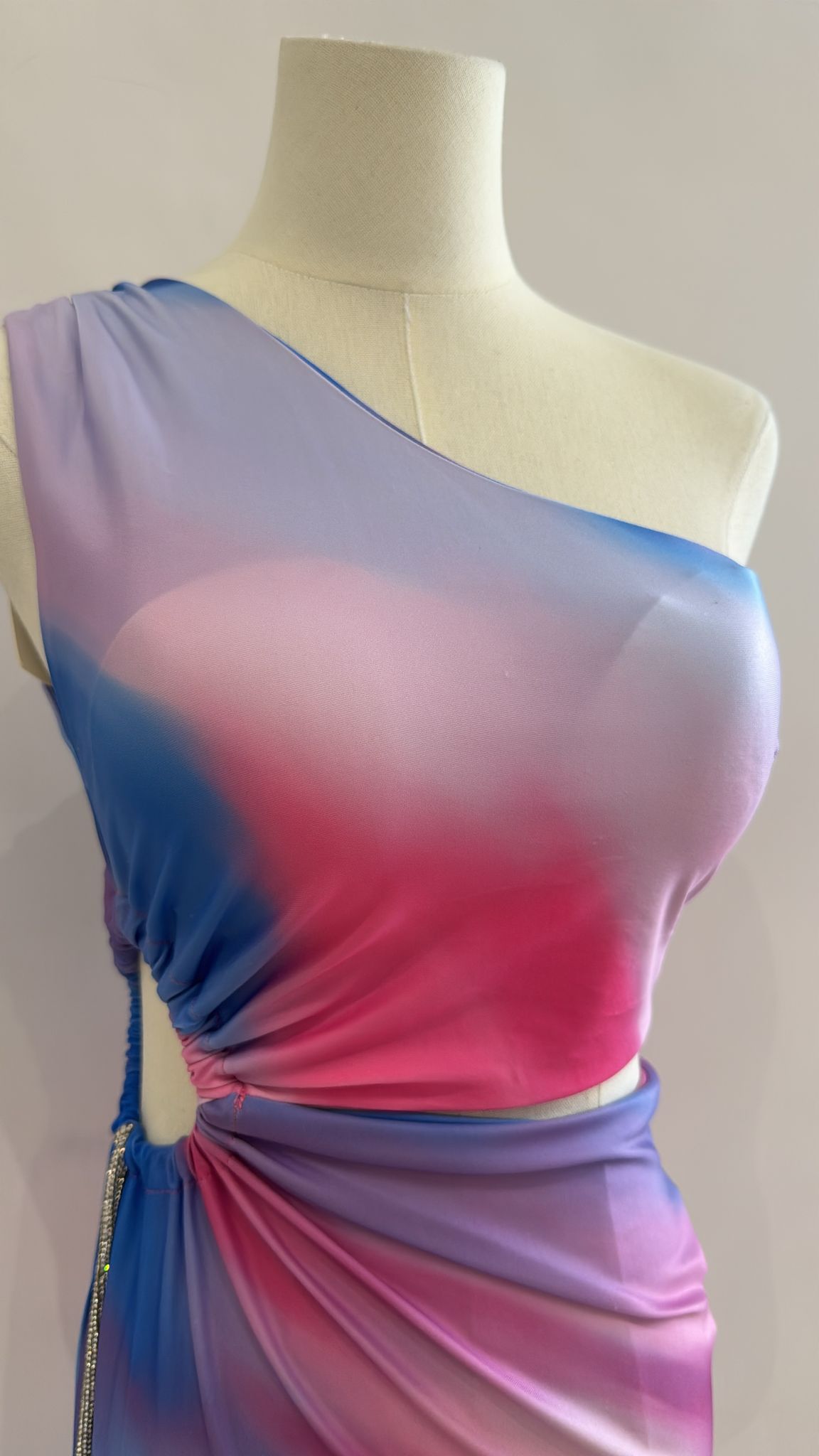 Liquidación de vestido con Tara JR2233-1