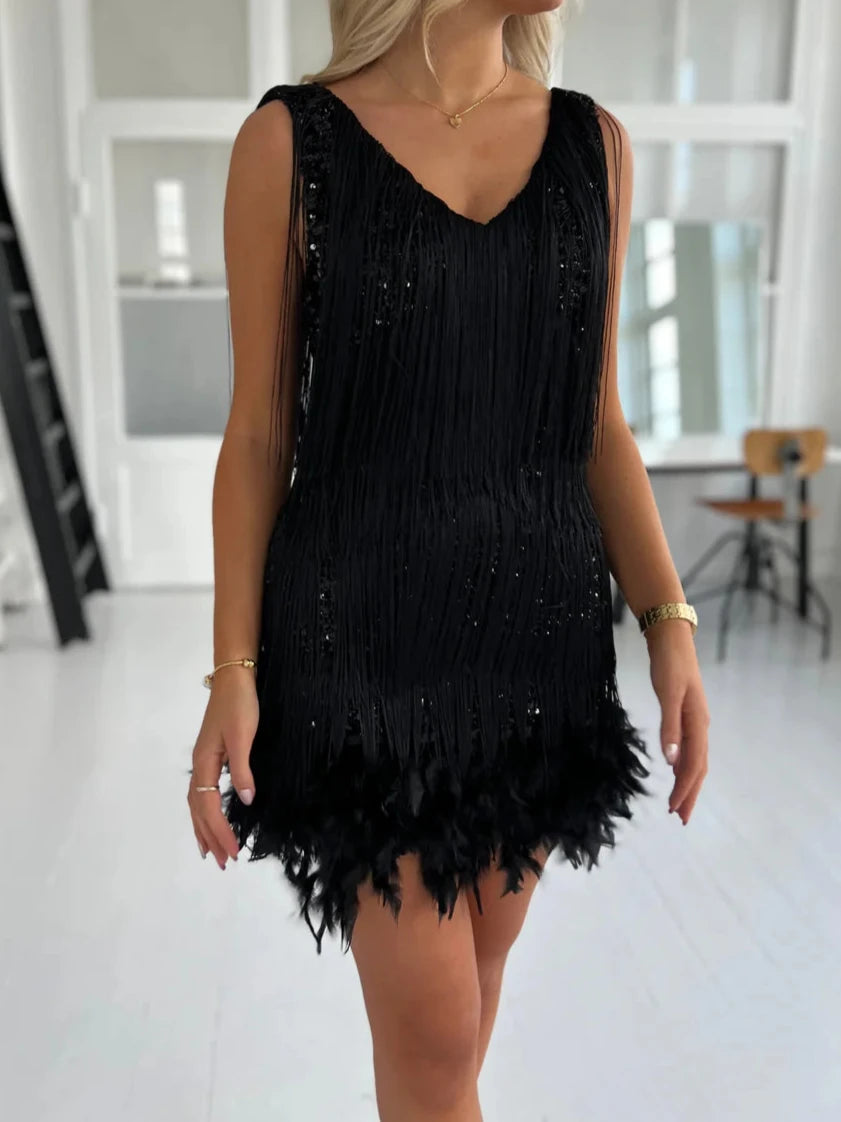 Short dress with sequins, fringes and feathers 23117