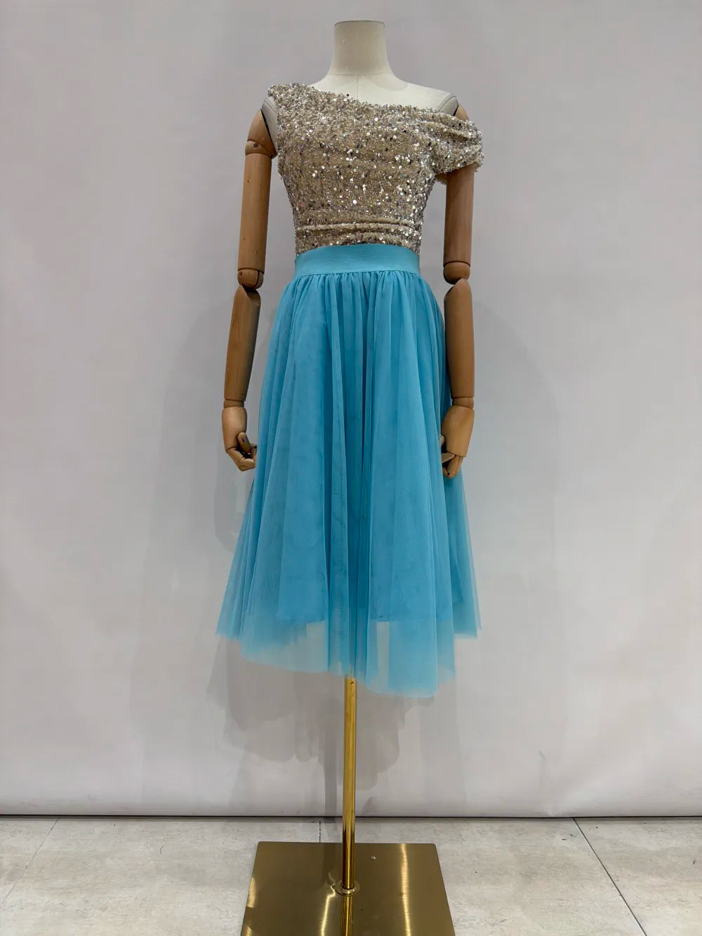 Falda de tul corto W9049