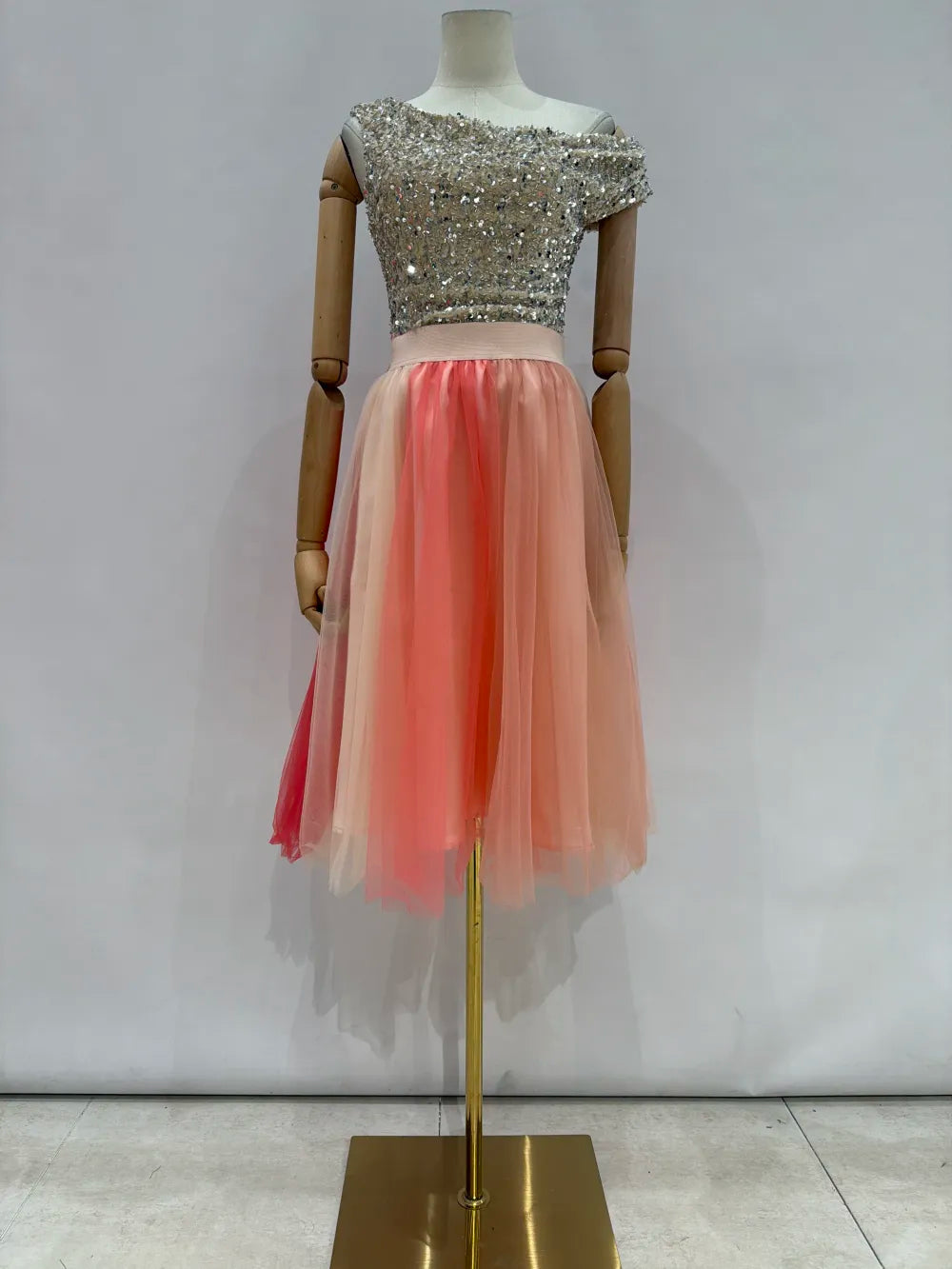 Falda de tul corto W9049