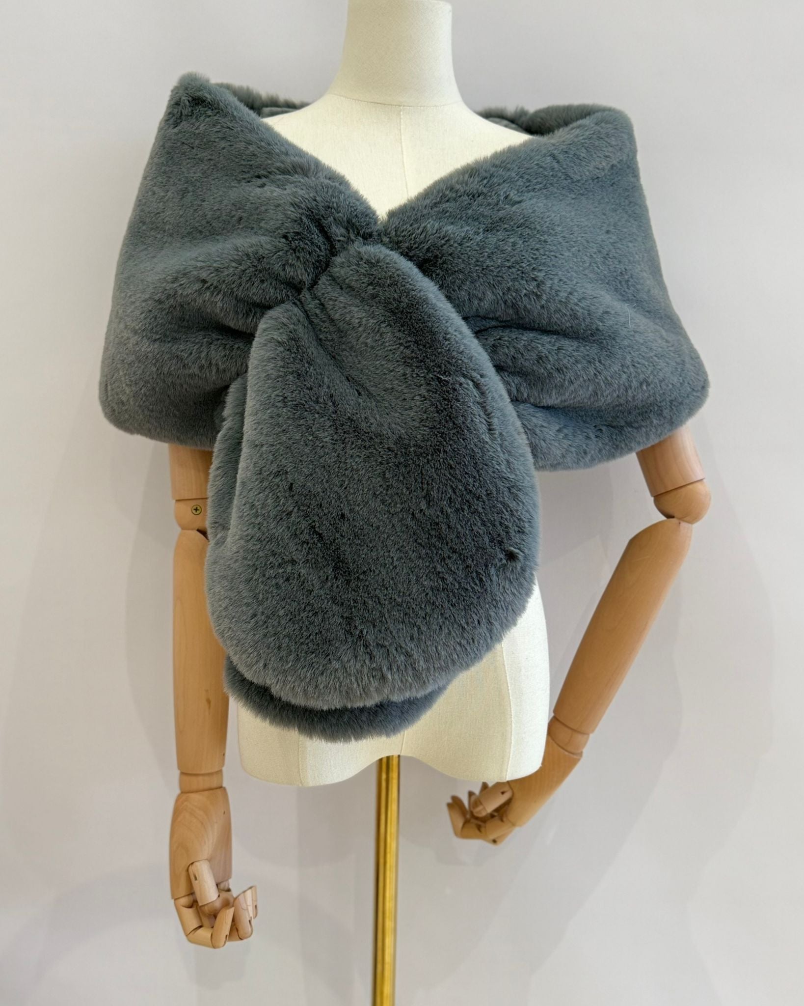 Synthetic fur stole CB-3404