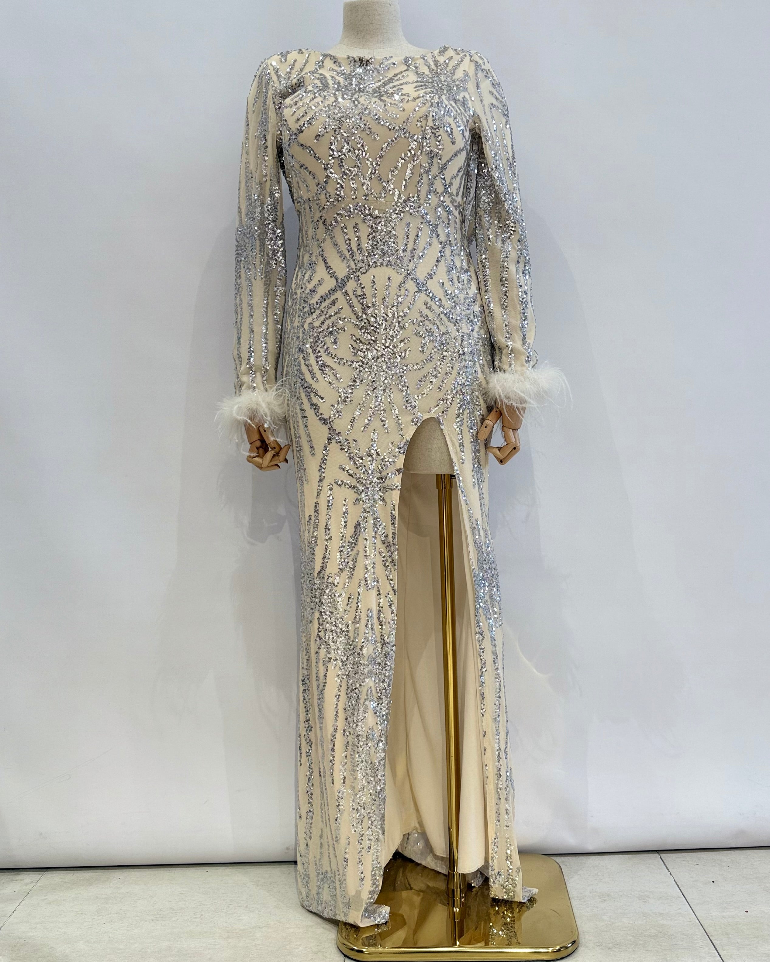 Vestido largo, con mangas y lentejuelas 31219