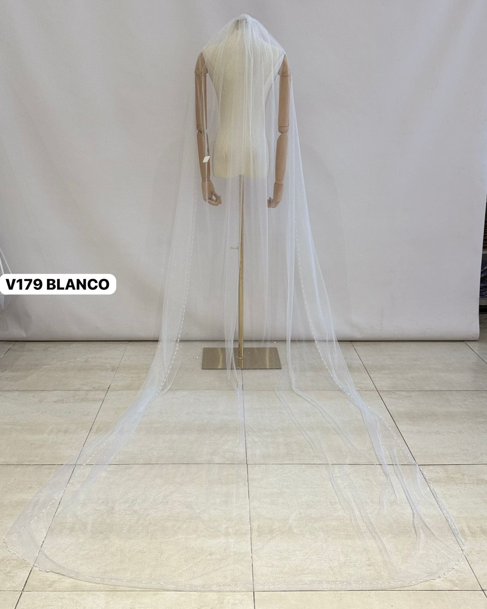 Velo con brillo y perlitas V179