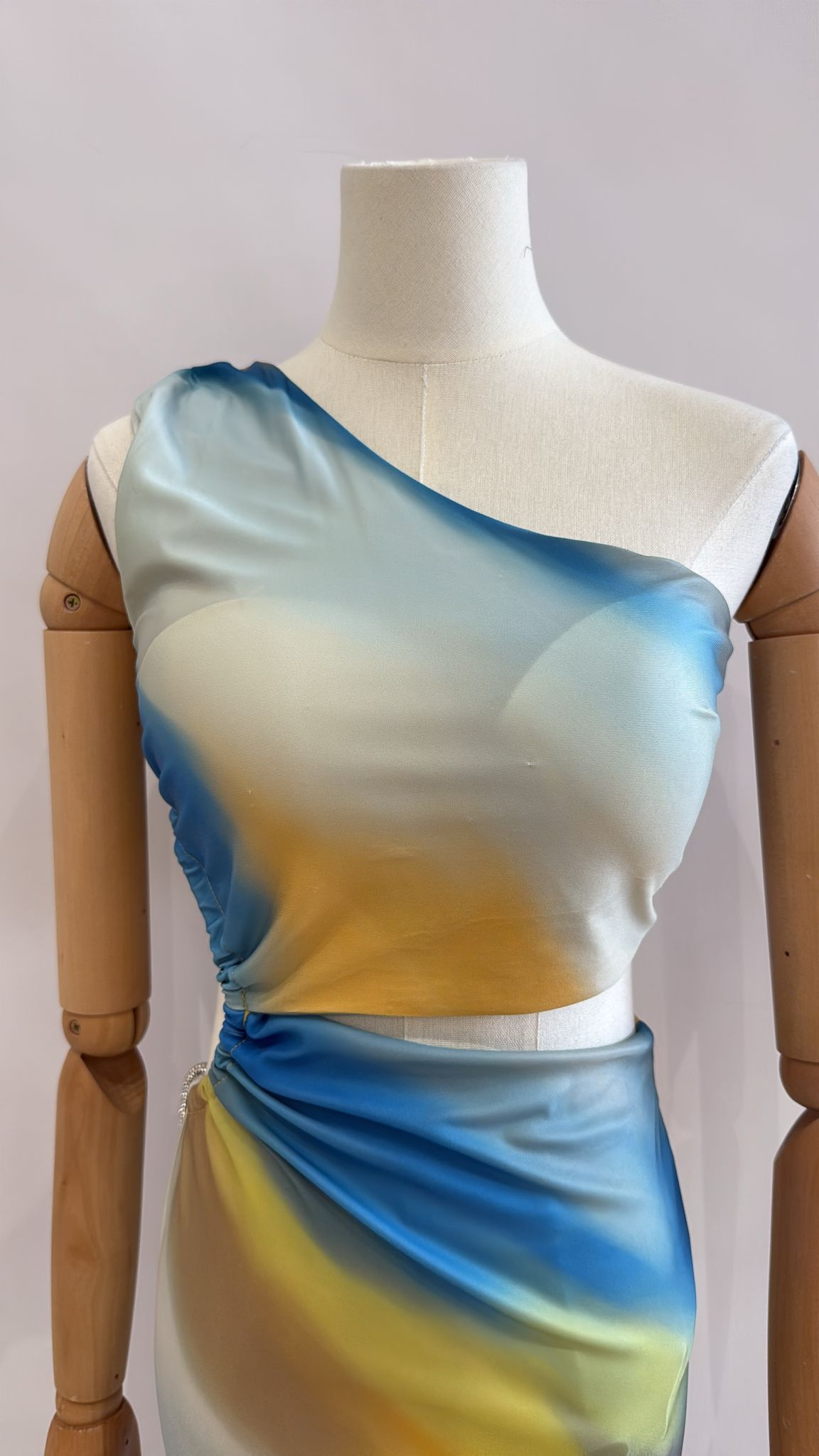 Liquidación de vestido con Tara JR2233-1