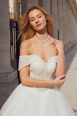 Wedding dress 3928