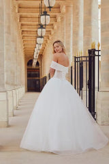 Wedding dress 3928