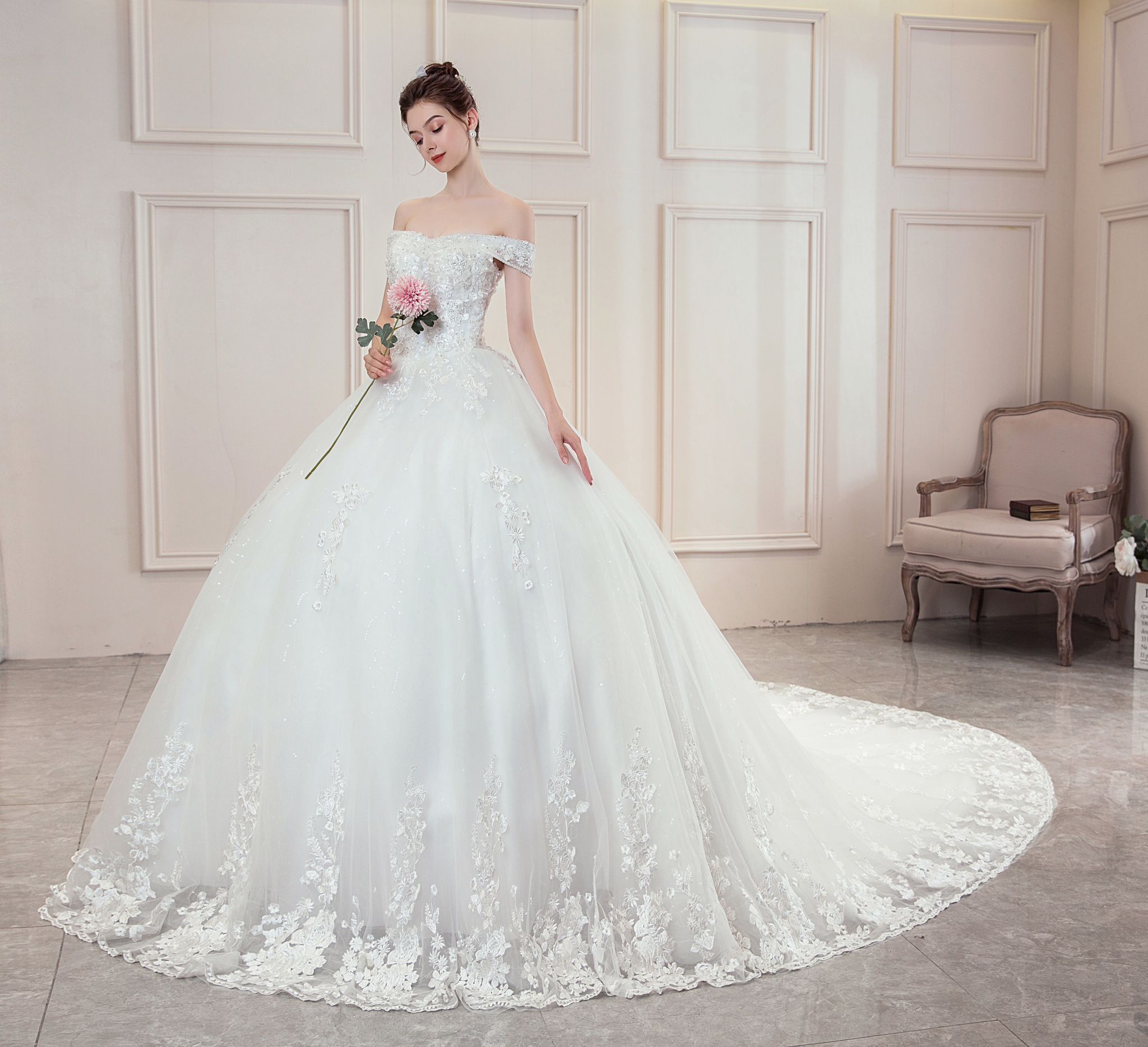 Vestido con cola T3822