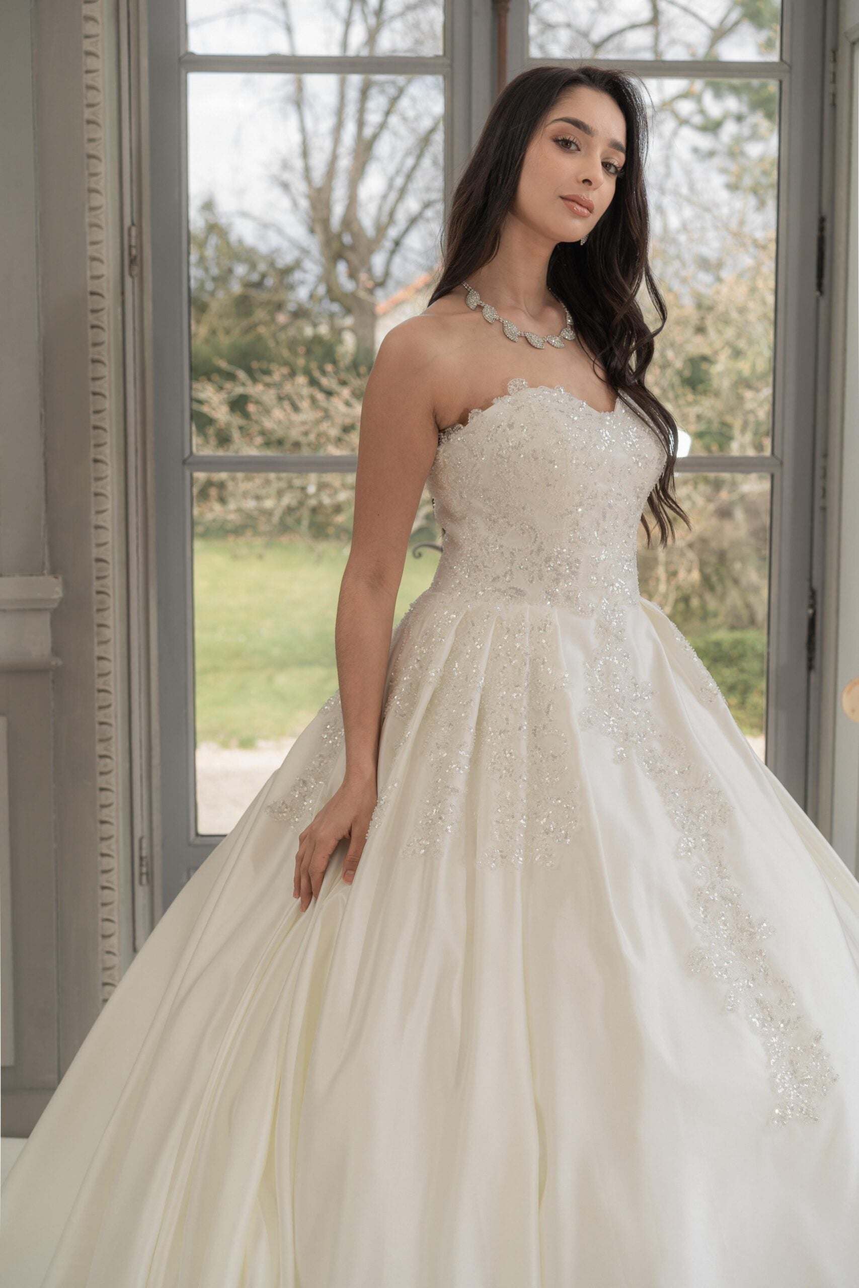 White pompous dress T6655