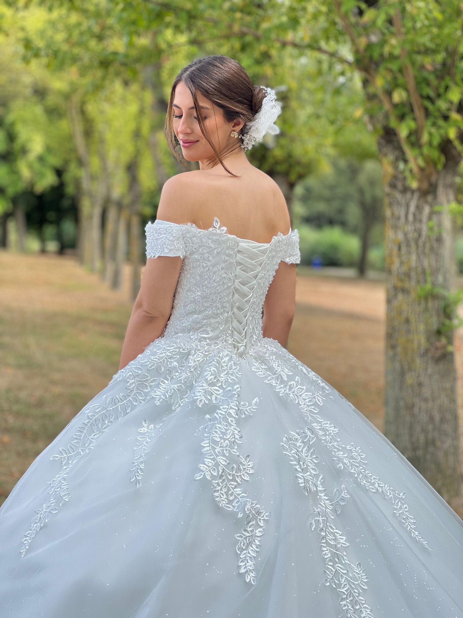 Vestido de novia con cola T4568