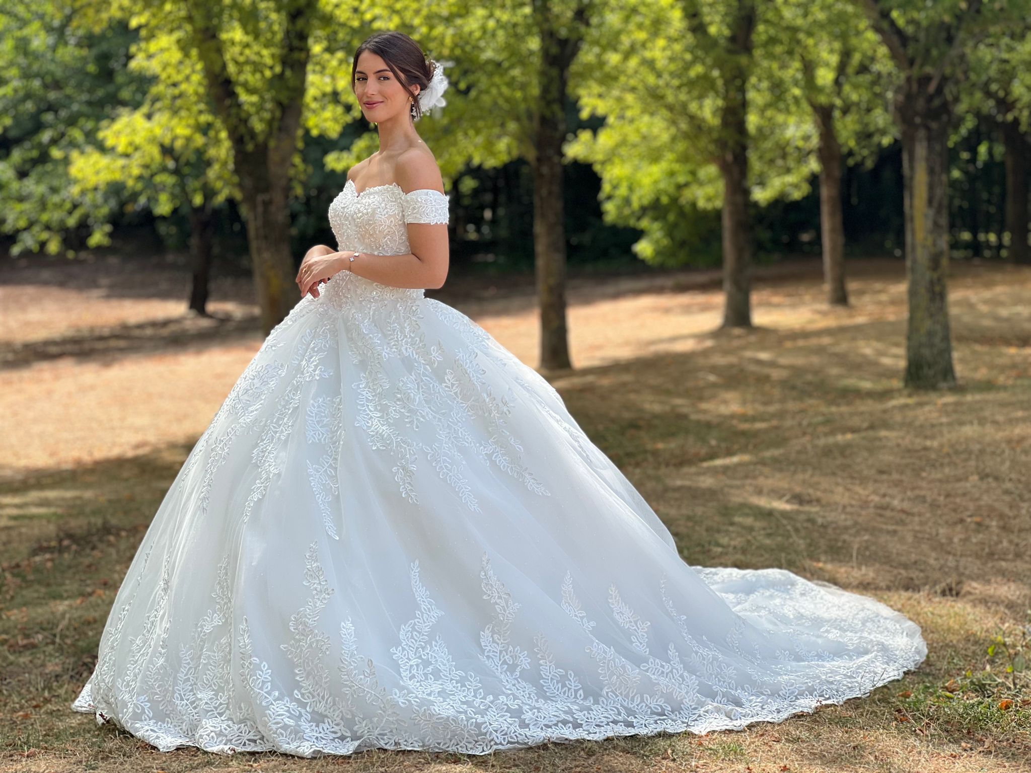 Vestido de novia con cola T4568