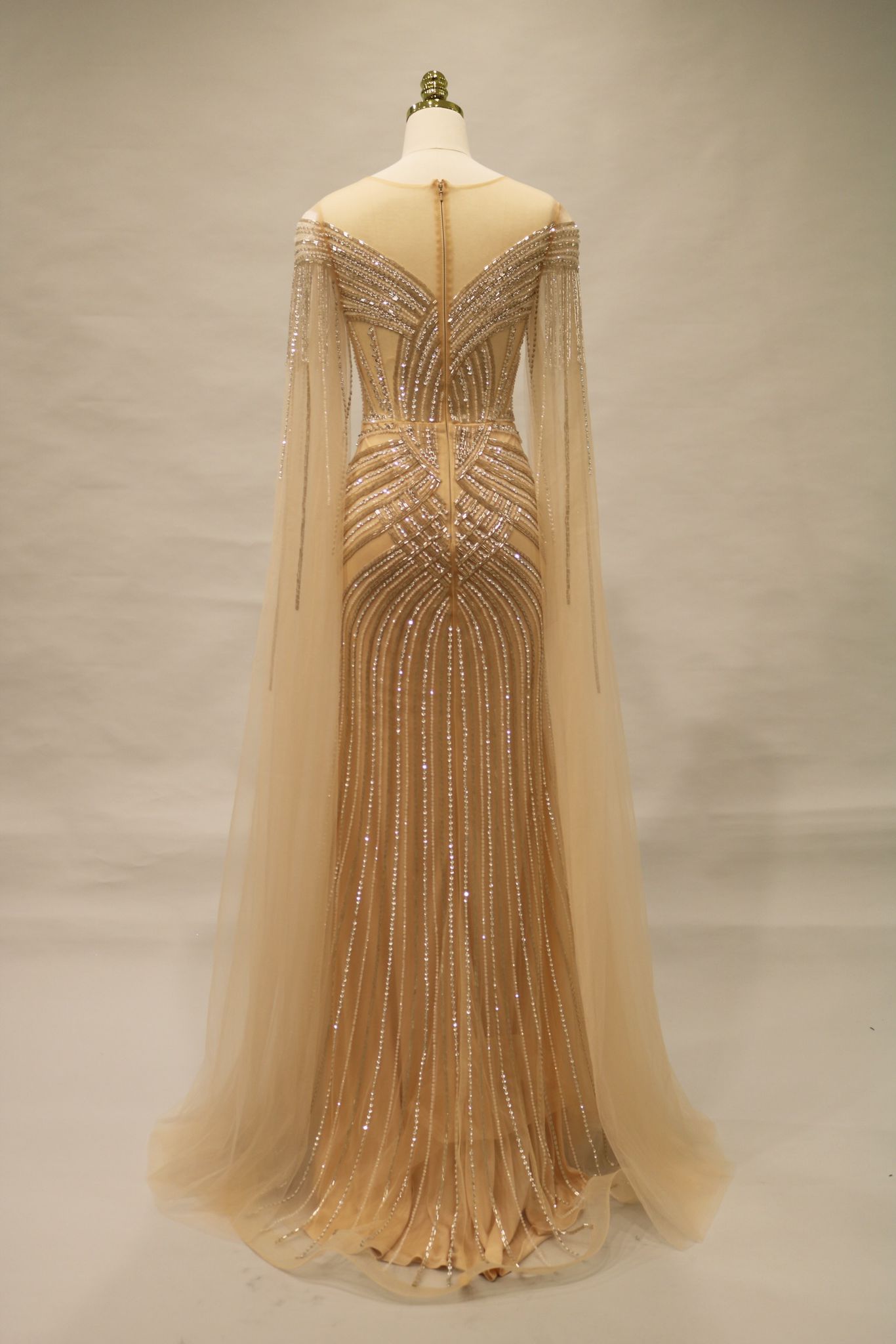 Vestido largo con bordado de piedras TL-5009