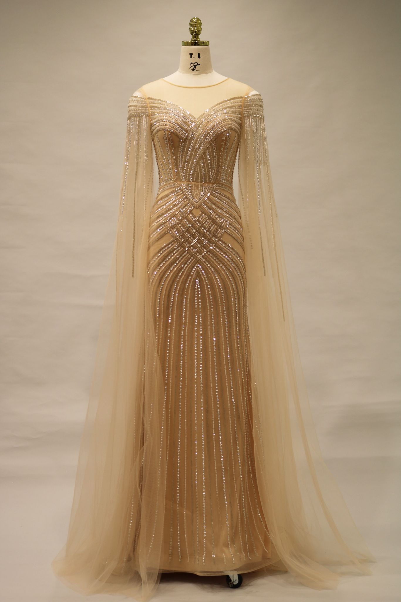 Vestido largo con bordado de piedras TL-5009