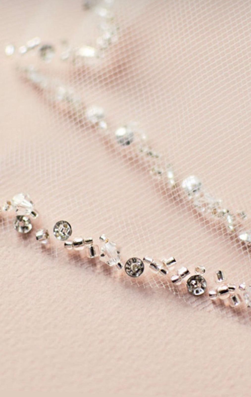 Veil with rhinestones on the edge V155