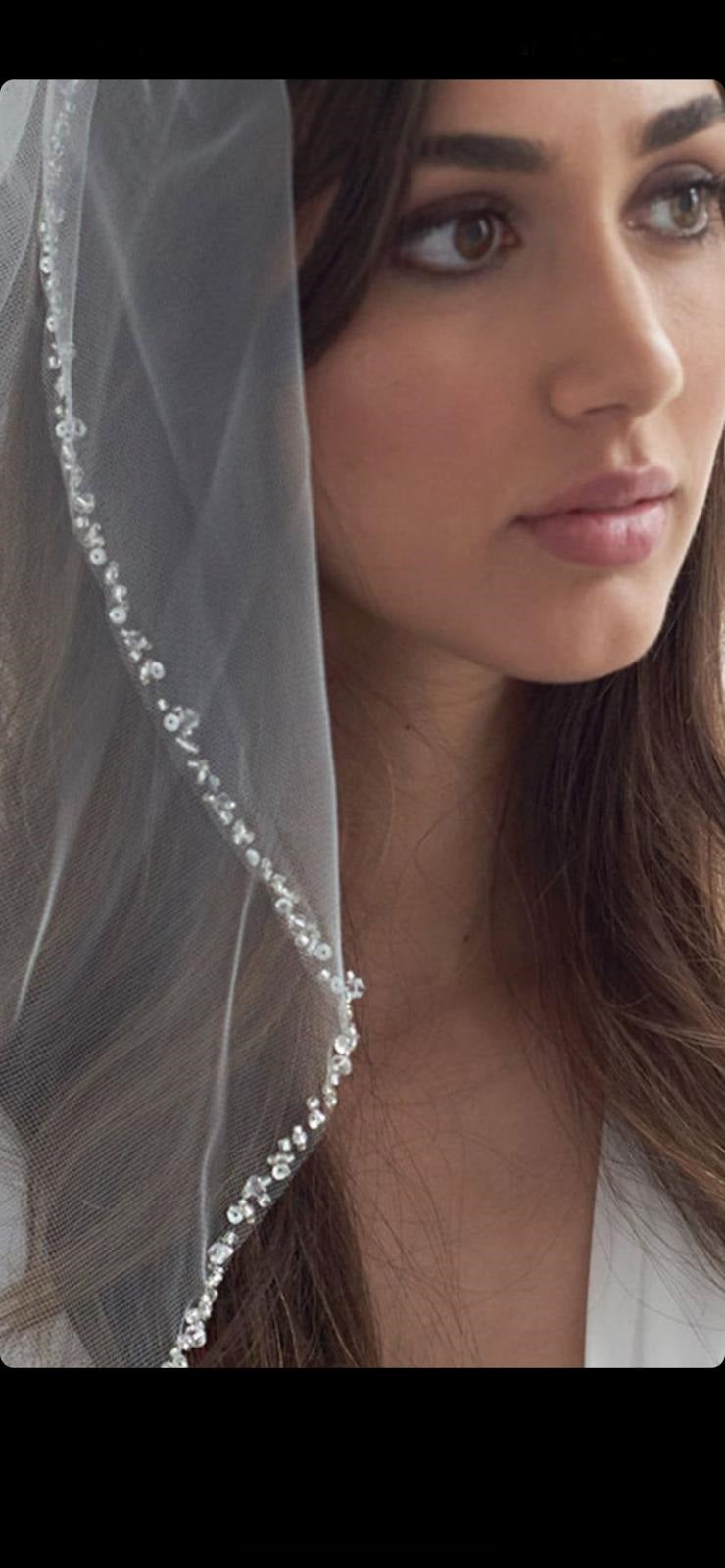 Veil with rhinestones on the edge V155